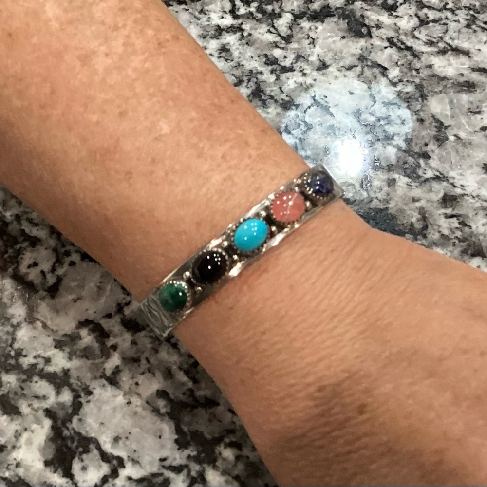 🟢 Vintage Navajo Style Sterling Cuff Bracelet - EUC - Beautiful Stones Sterling - Picture 9 of 16